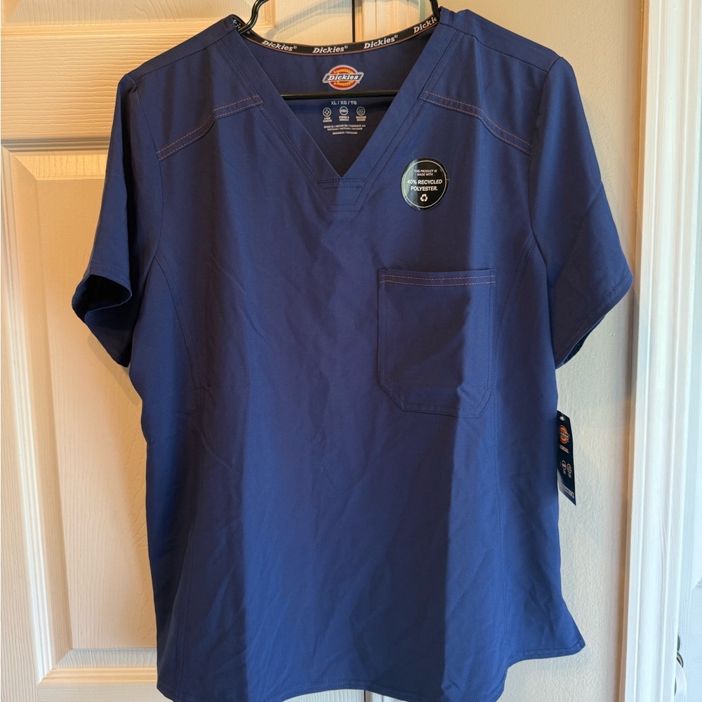 Women’s Dickies navy scrub top